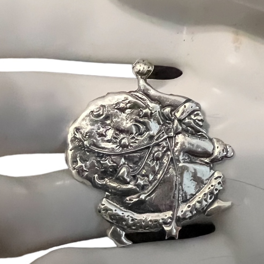 MARY ENGELBREIT 925 STERLING SILVER SANTA‎ CLAUS BROOCH SKY